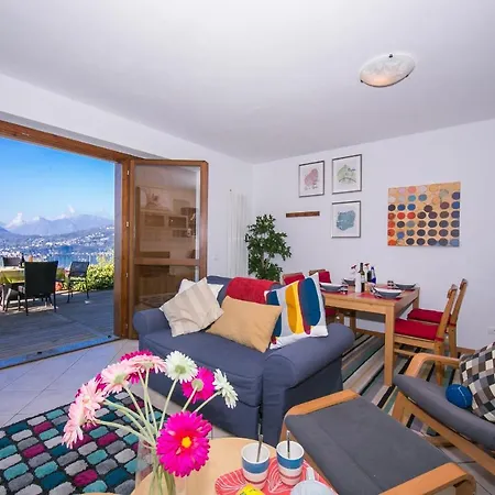 Sleeps 6 Pool Air Con Apartamento Regoledo
