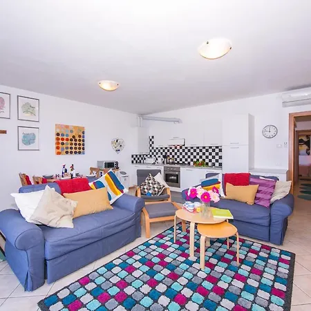 Sleeps 6 Pool Air Con Apartamento